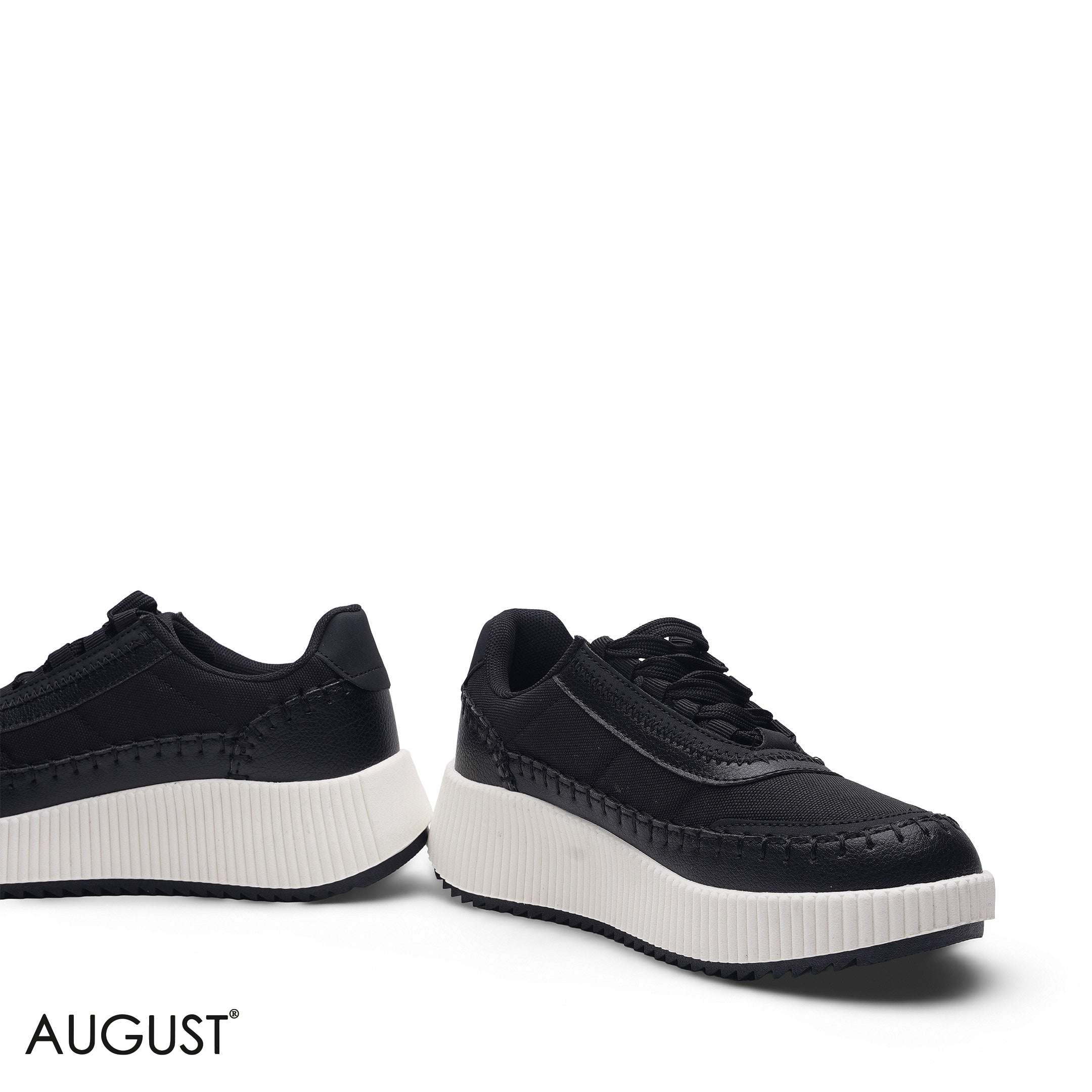 ELEGANT ALL-BLACK MESH RUNNING SNEAKER